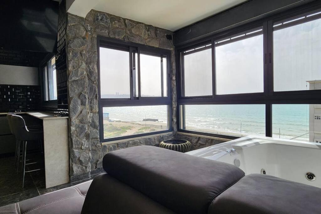 חיפה מבנים בים 75 Suites At Sea מראה חיצוני תמונה